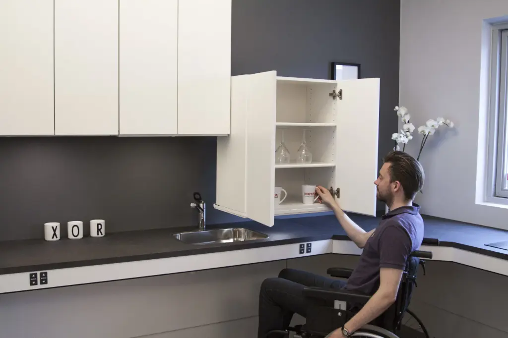 Diagonal kitchen frame for wall cabinets - electric