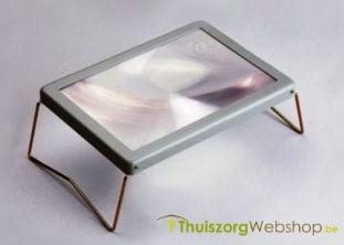 Magnifying sheet on foldable base