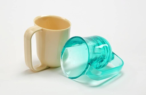 Gewichtsbecher mit ovaler Oberseite bei Dysphagie