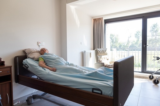 Nursing blanket tear-resistant and flame retardant